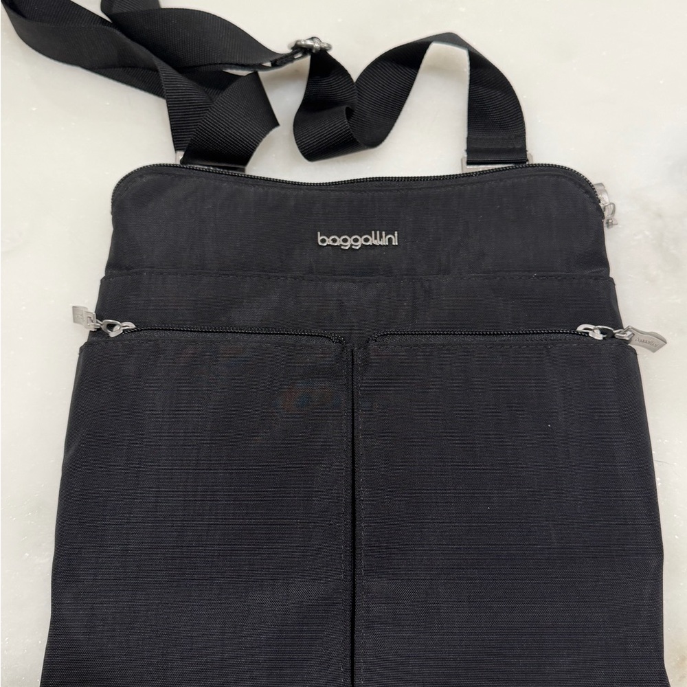 Baggallini Black Crossbody Bag Lightweight Travel Organizer Purse